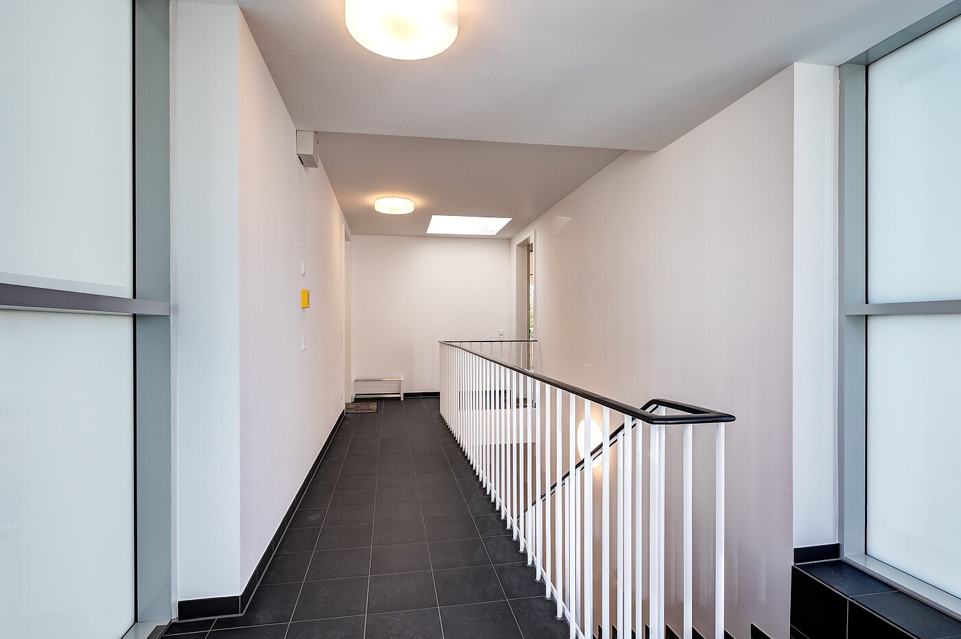 多层公寓 与 2 房间 | 70134 | Treppenhaus mit...