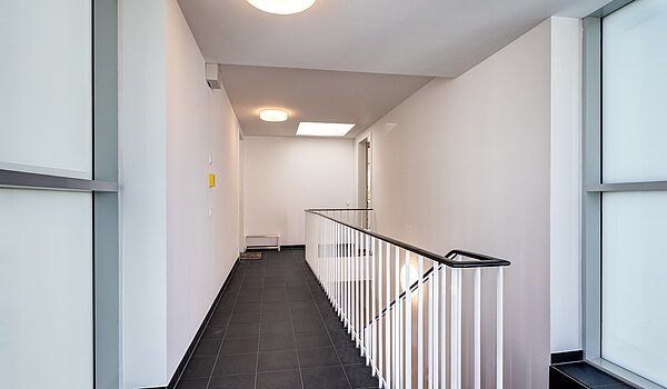 多层公寓 与 2 房间 | 70134 | Treppenhaus mit...