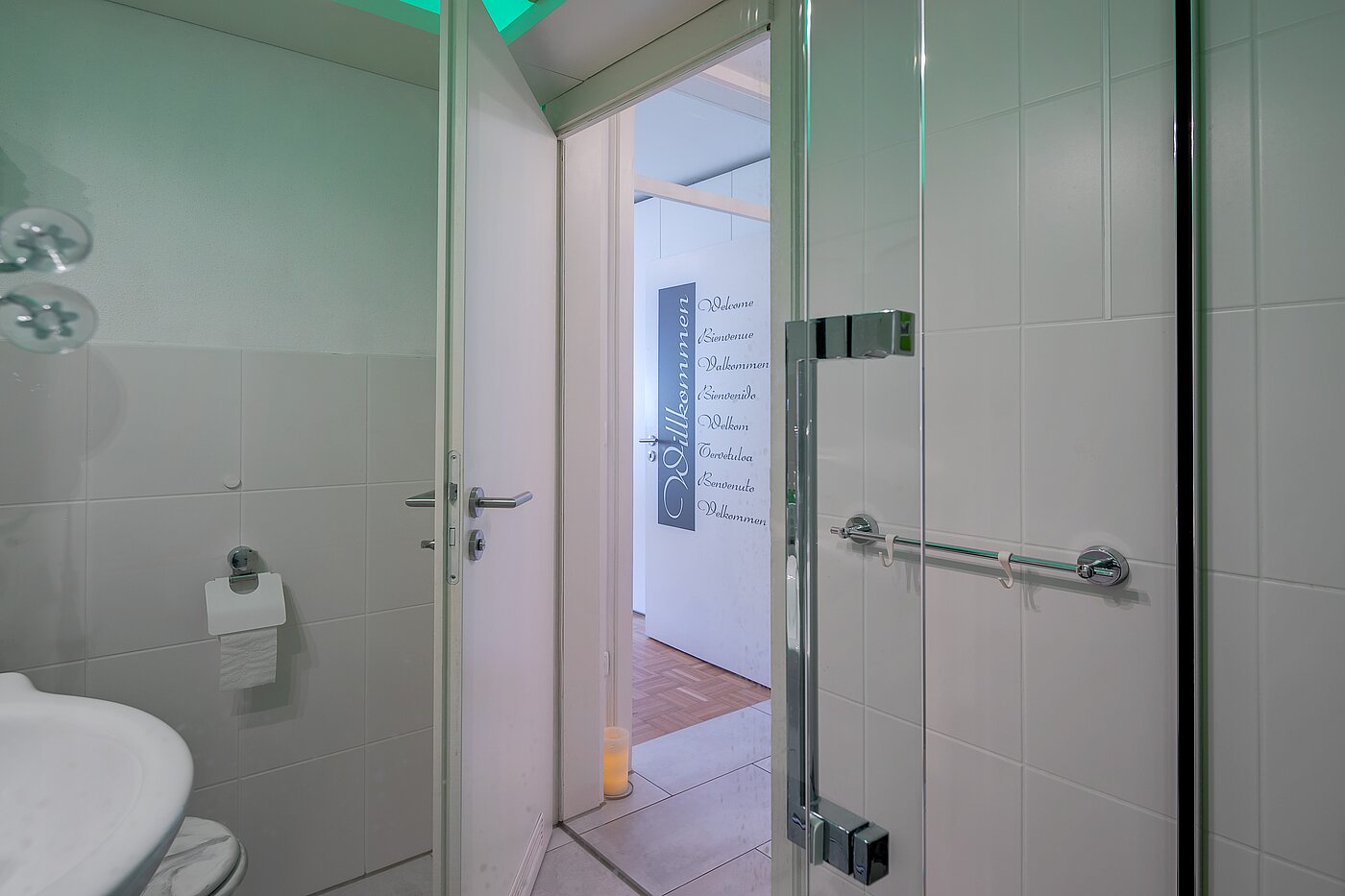 多层公寓 与 1 房间 | 700322 | Weiß gefliest