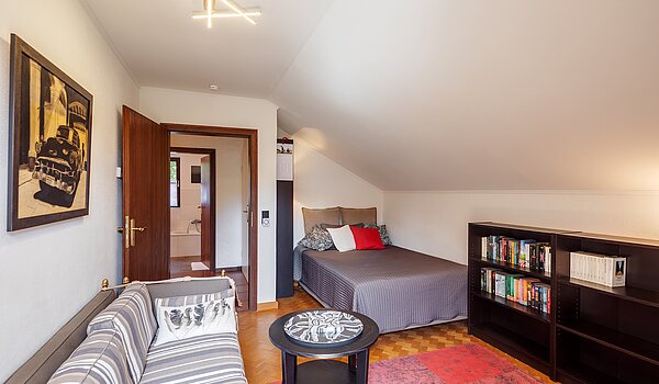 独栋住宅 与 4 房间 | Neubiberg | 70429 | Schlafzimmer II im OG