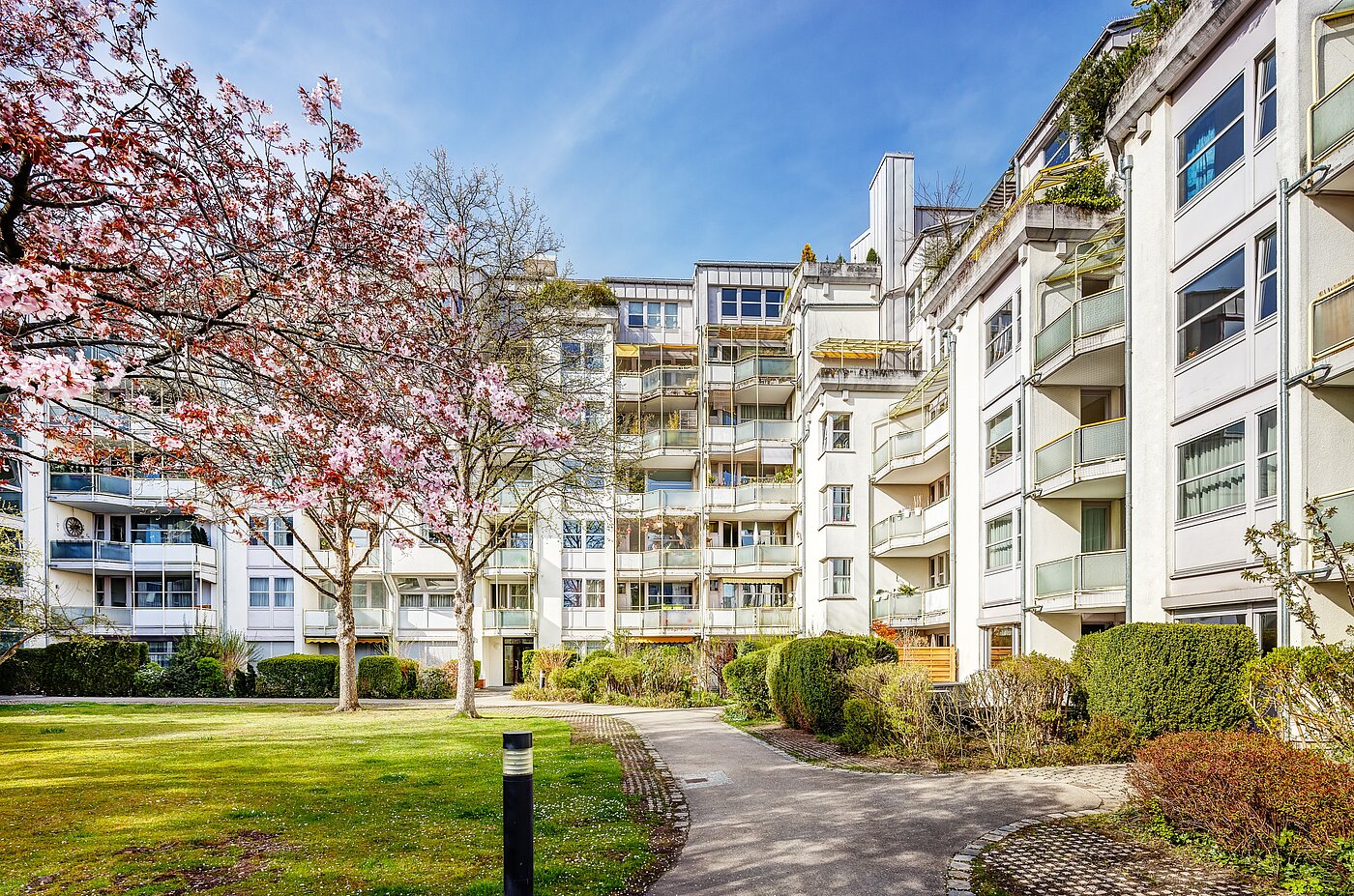 多层公寓 与 1.5 房间 | München-Bogenhausen | 2203ML2 | Ansicht vom Innenhof aus