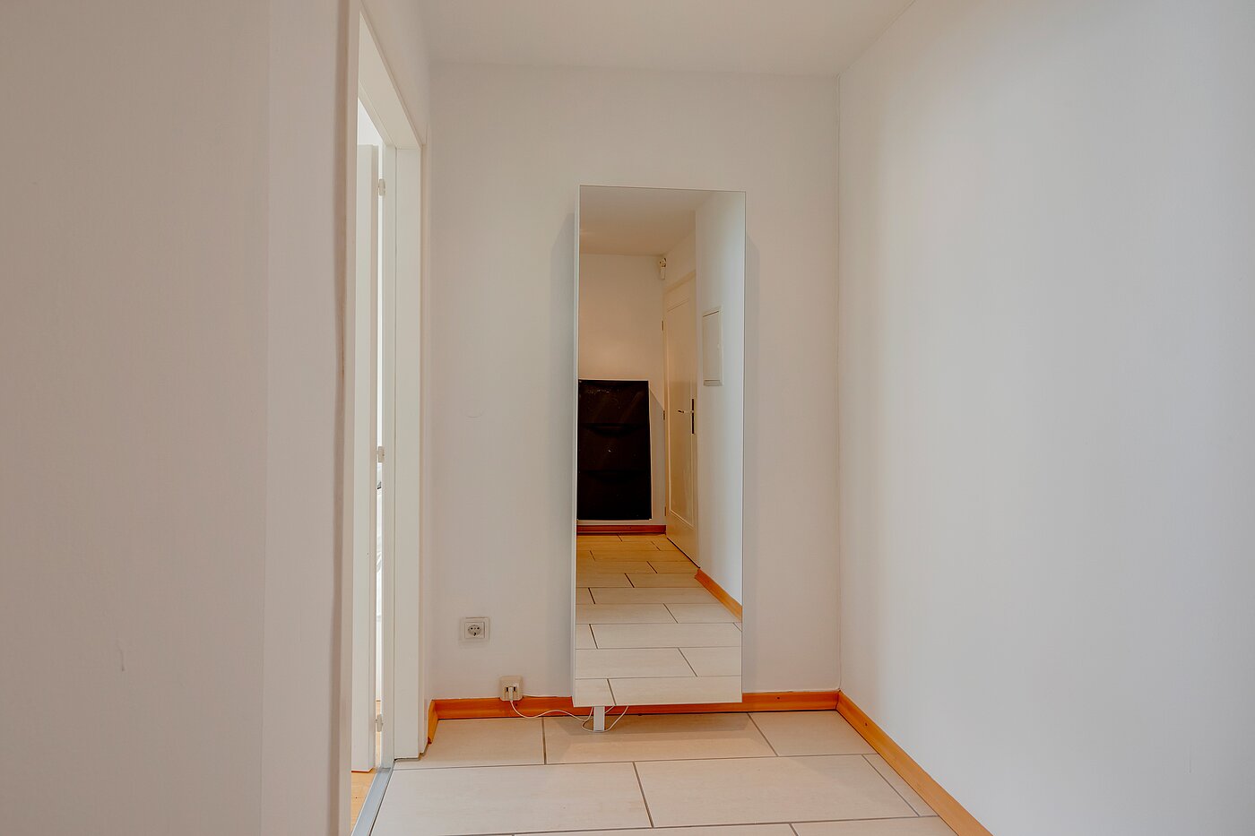 多层公寓 与 2 房间 | München-Schwabing | 70130 | Diele Blickrichtung Wohnzimmer