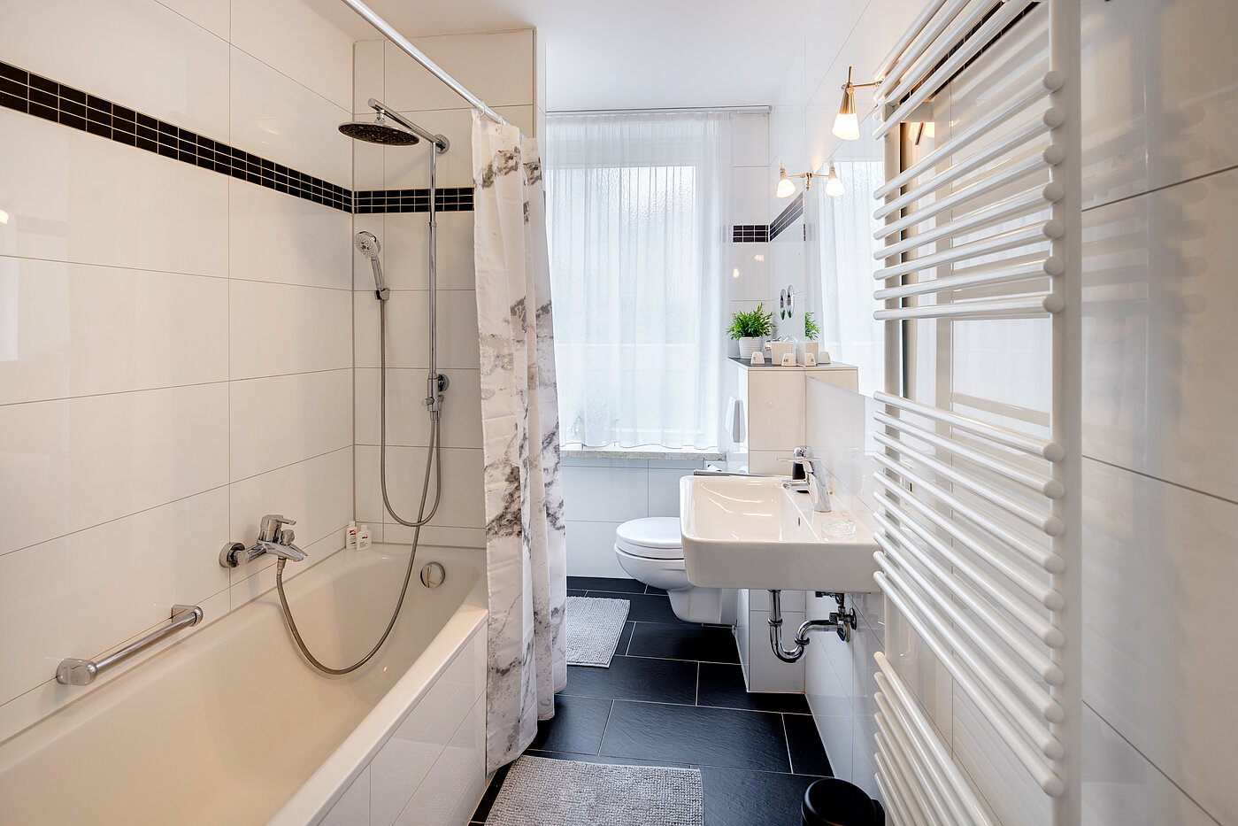 一楼公寓 与 2 房间 | 70219 | Modernes Bad...