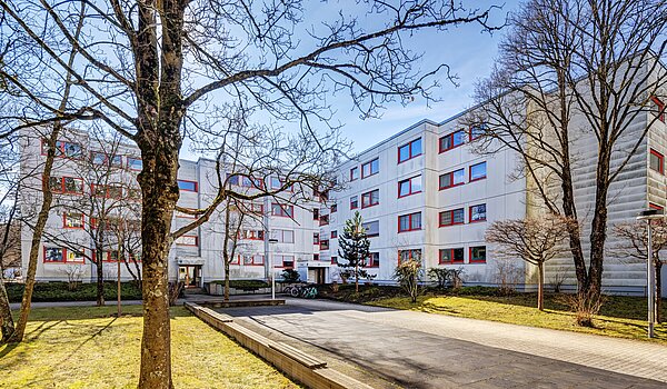 多层公寓 与 2.5 房间 | München-Hadern | 70393 | Außenansicht Richtung Eingang