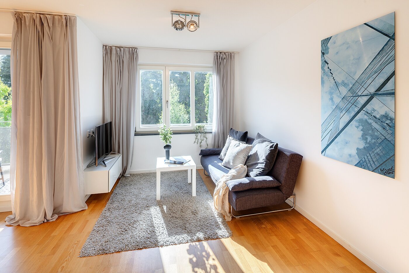 多层公寓 与 2 房间 | München-Schwabing | 70278 | Couch und Fernseher
