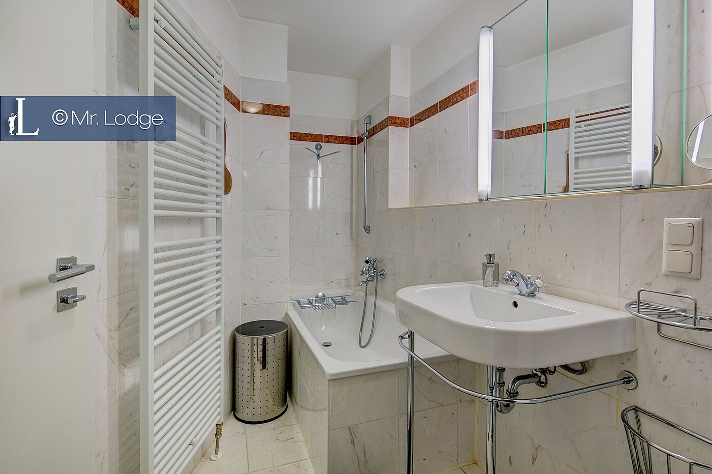 多层公寓 与 2 房间 | München-Schwabing | 1605ML1 | Modernes Bad mit Wanne