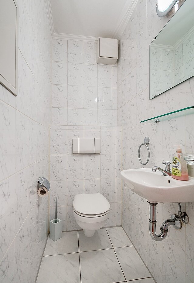 多层公寓 与 2 房间 | München-Schwabing | 2102ML3 | Das separate WC