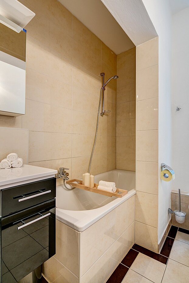 多层公寓 与 4 房间 | München-Maxvorstadt | 2011ML2 | ...Badewanne