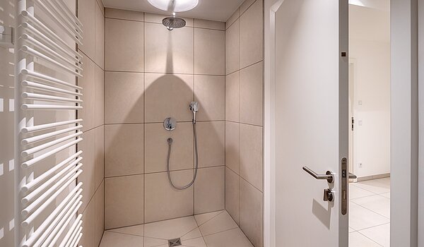 露台公寓 与 3 房间 | München-Harlaching | 70371 | Duschbad