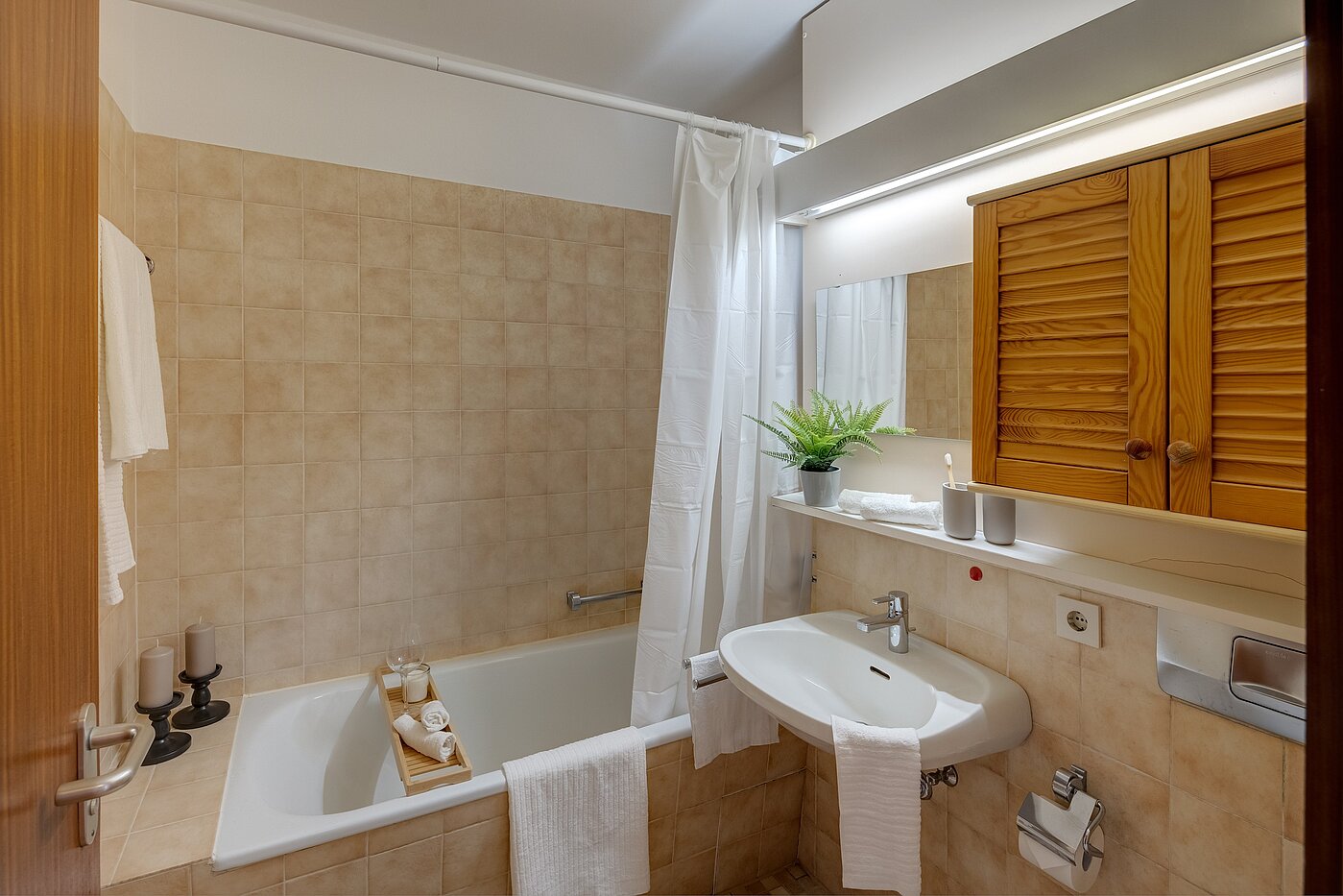多层公寓 与 1 房间 | Starnberg | 2202ML2 | Das helle Wannenbad