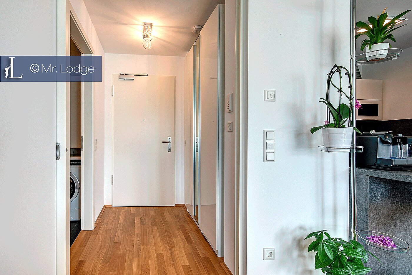 多层公寓 与 2 房间 | München-Sendling-Westpark | 1801ML3 | Flur mit Einbauschrank