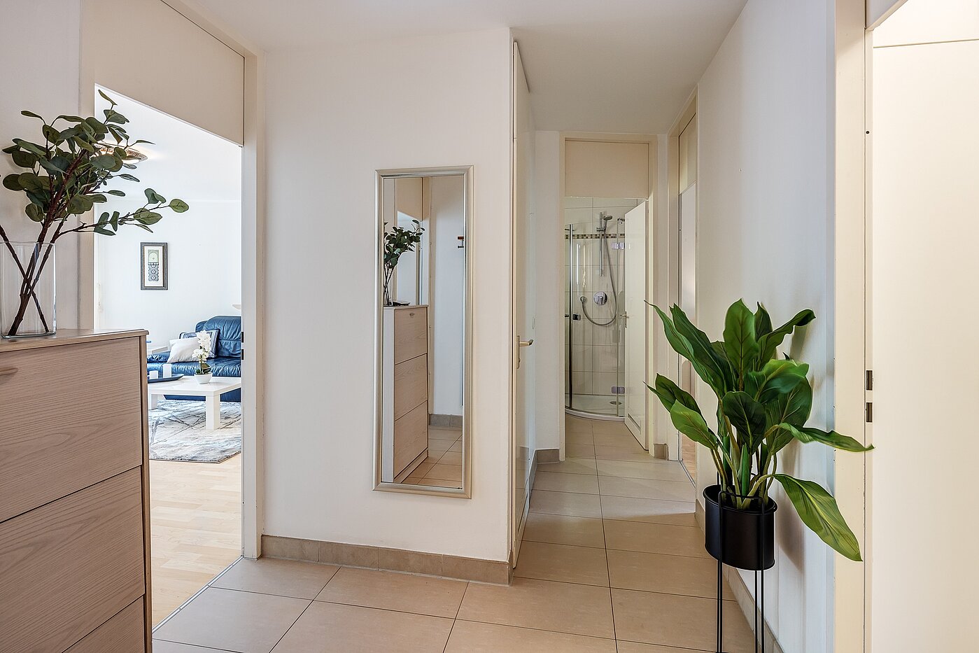 多层公寓 与 2.5 房间 | München-Nymphenburg | 2204ML61 | ...mit Blickrichtung WC, Bad und Schlafzimmer
