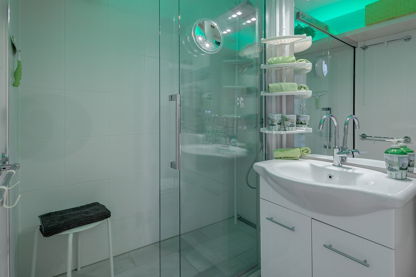 多层公寓 与 1 房间 | 700322 | Stilvolles Duschbad