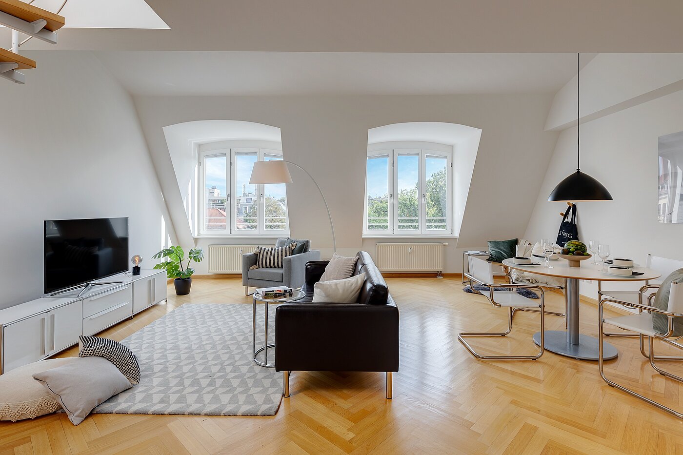 多层公寓 与 2 房间 | München-Schwabing | 2208ML2