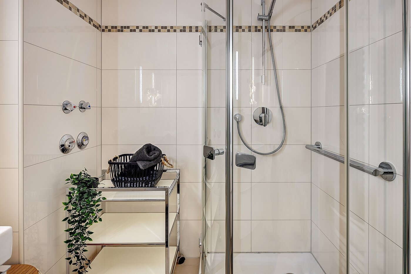 多层公寓 与 2.5 房间 | München-Nymphenburg | 2204ML61 | ...mit Dusche
