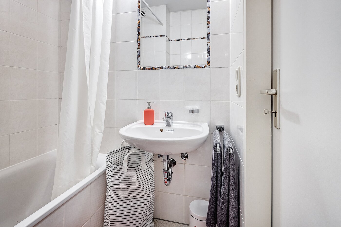 多层公寓 与 1 房间 | München-Isarvorstadt | 2108ML10 | ... ganz in Weiß