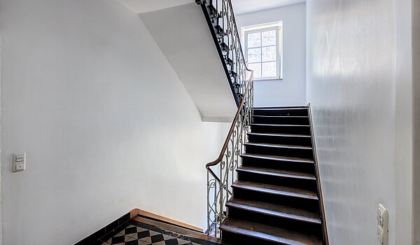 多层公寓 与 1.5 房间 | München-Neuhausen | 70473 | Stilvolles Treppenhaus