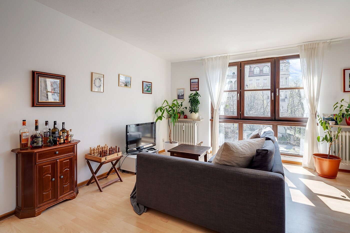 多层公寓 与 2 房间 | München-Neuhausen | 2003ML5 | Helles Wohnzimmer mit...