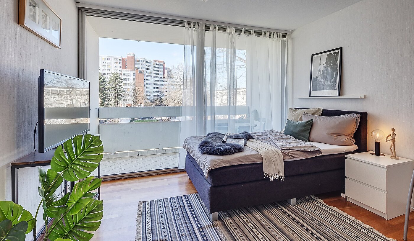 多层公寓 与 1 房间 | München-Bogenhausen | 2103ML6 | Hier der Blick Richtung Loggia