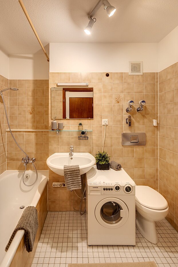 多层公寓 与 2 房间 | München-Neuhausen | 2012ML5 | Bad mit Duschwanne und WM