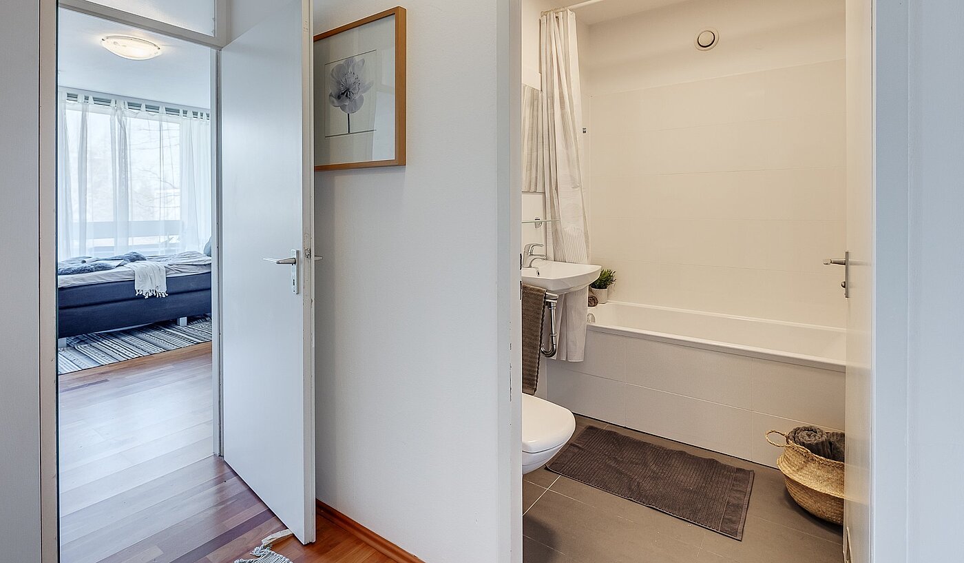 多层公寓 与 1 房间 | München-Bogenhausen | 2103ML6 | Blick ins Wannenbad