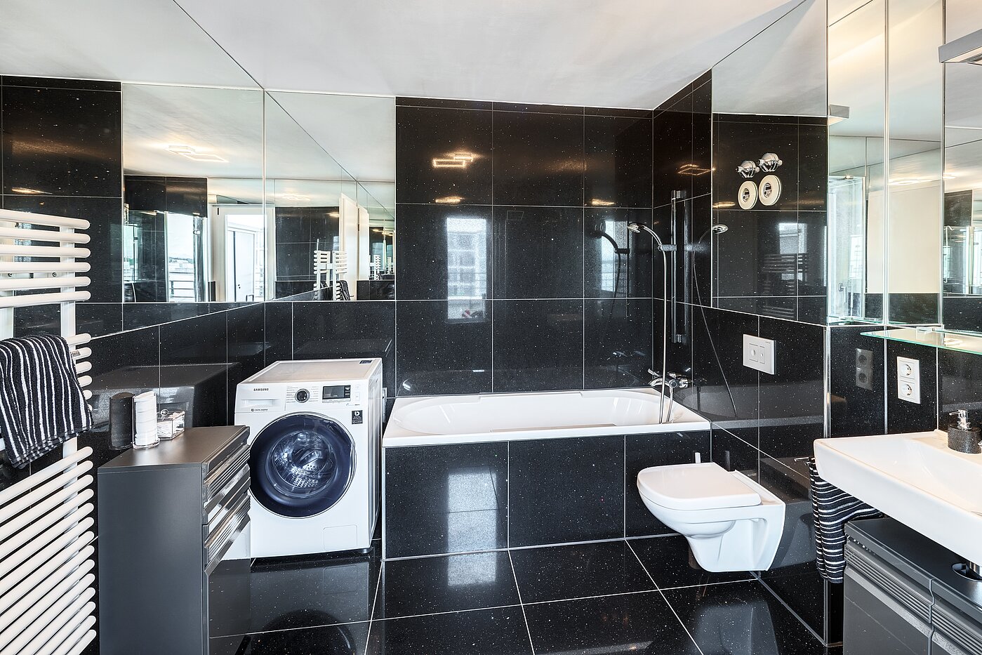 顶层公寓 与 3 房间 | München-Riem | 70468 | ...und Badewanne
