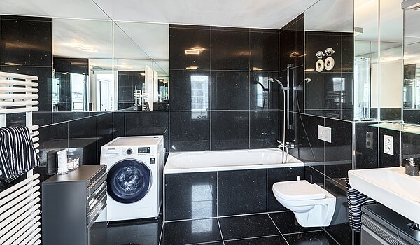 顶层公寓 与 3 房间 | München-Riem | 70468 | ...und Badewanne