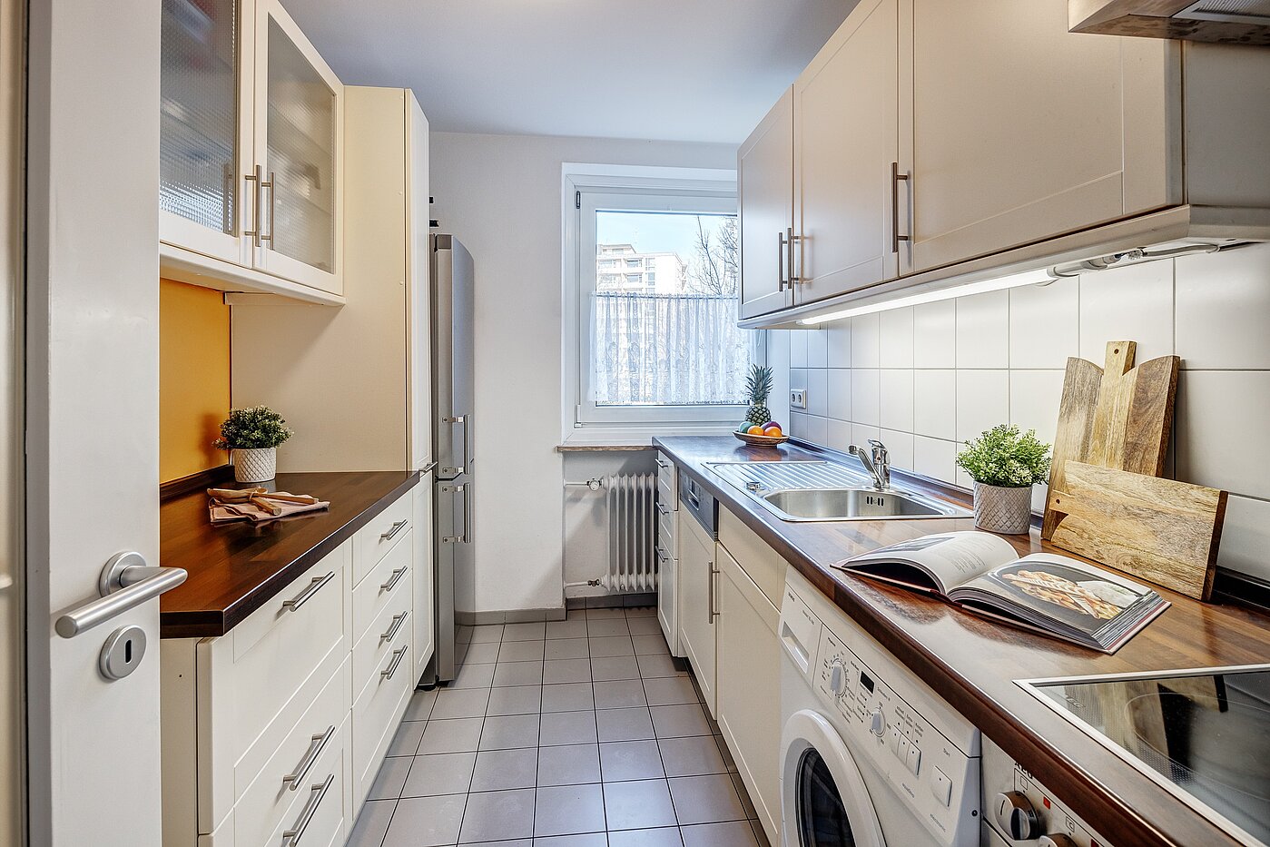 多层公寓 与 3 房间 | München-Bogenhausen | 2112ML3 | Küche mit Fenster