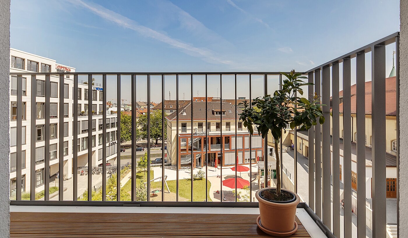 多层公寓 与 2 房间 | München-Maxvorstadt | 70023 | Balkon mit Morgensonne