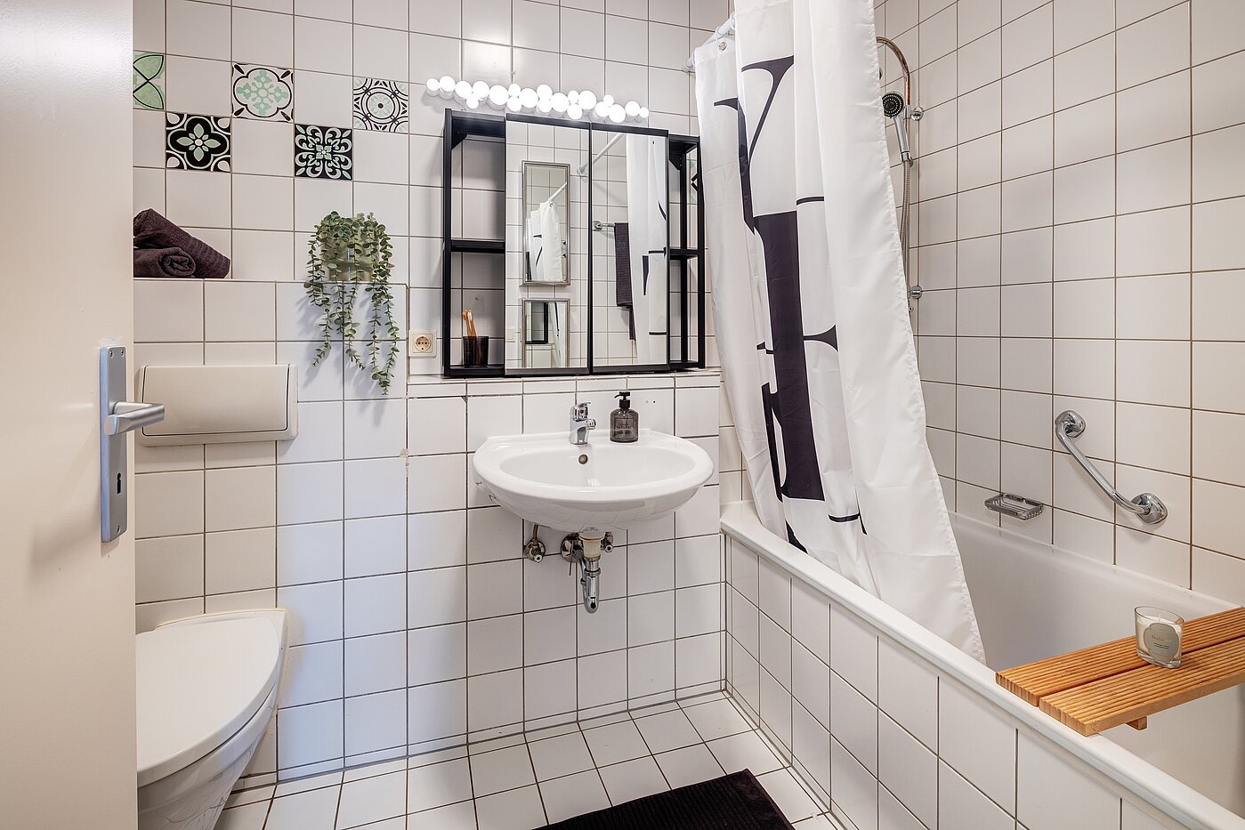 多层公寓 与 3 房间 | München-Bogenhausen | 70085 | Weiß gefliestes Bad...