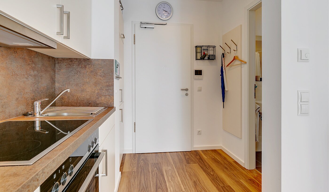 一楼公寓 与 1 房间 | München-Milbertshofen | 2202ML8 | Eingangsbereich und Bad