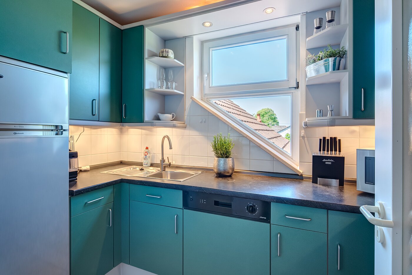 多层公寓 与 2 房间 | Neubiberg | 70129 | Küche mit Fenster