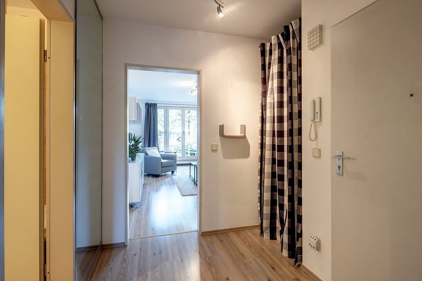多层公寓 与 2 房间 | München-Nymphenburg | 2107ML3 | Flur mit Abstellraum