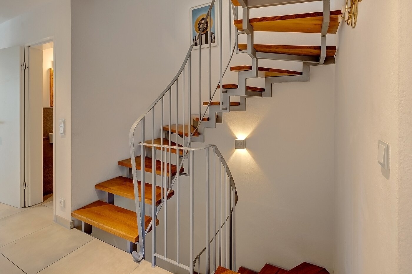 多层公寓 与 4 房间 | Ismaning | 700081 | Treppenhaus in der Wohnung