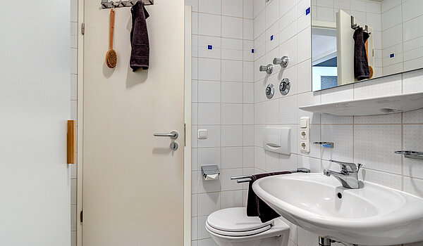 多层公寓 与 2 房间 | München-Neuhausen | 70440 | Badezimmer