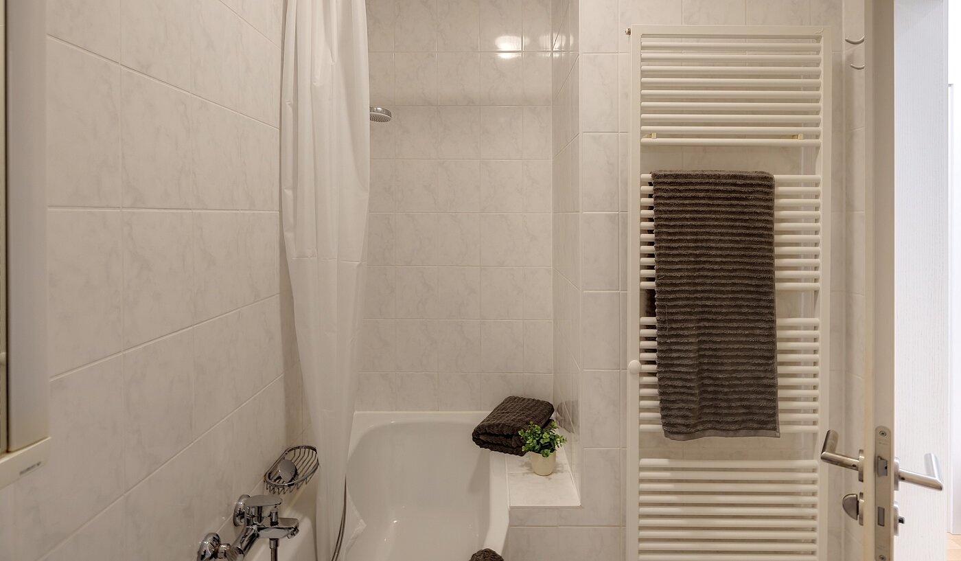多层公寓 与 1 房间 | München-Maxvorstadt | 2206ML5 | ...mit Badewanne