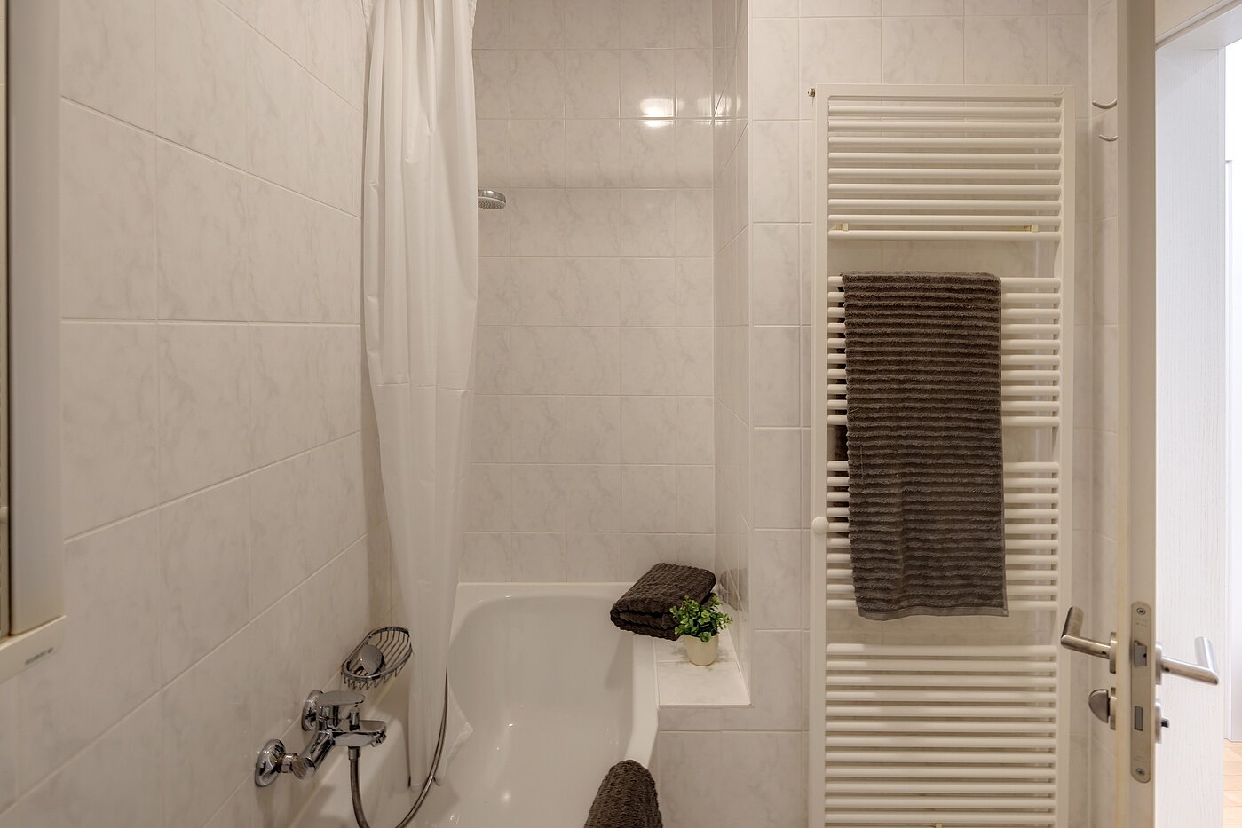 多层公寓 与 1 房间 | München-Maxvorstadt | 2206ML5 | ...mit Badewanne