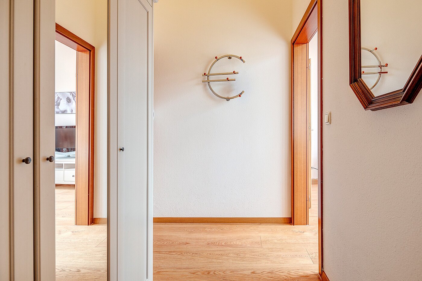 多层公寓 与 1 房间 | München-Perlach | 2204ML8 | Geräumiger Flur mit...