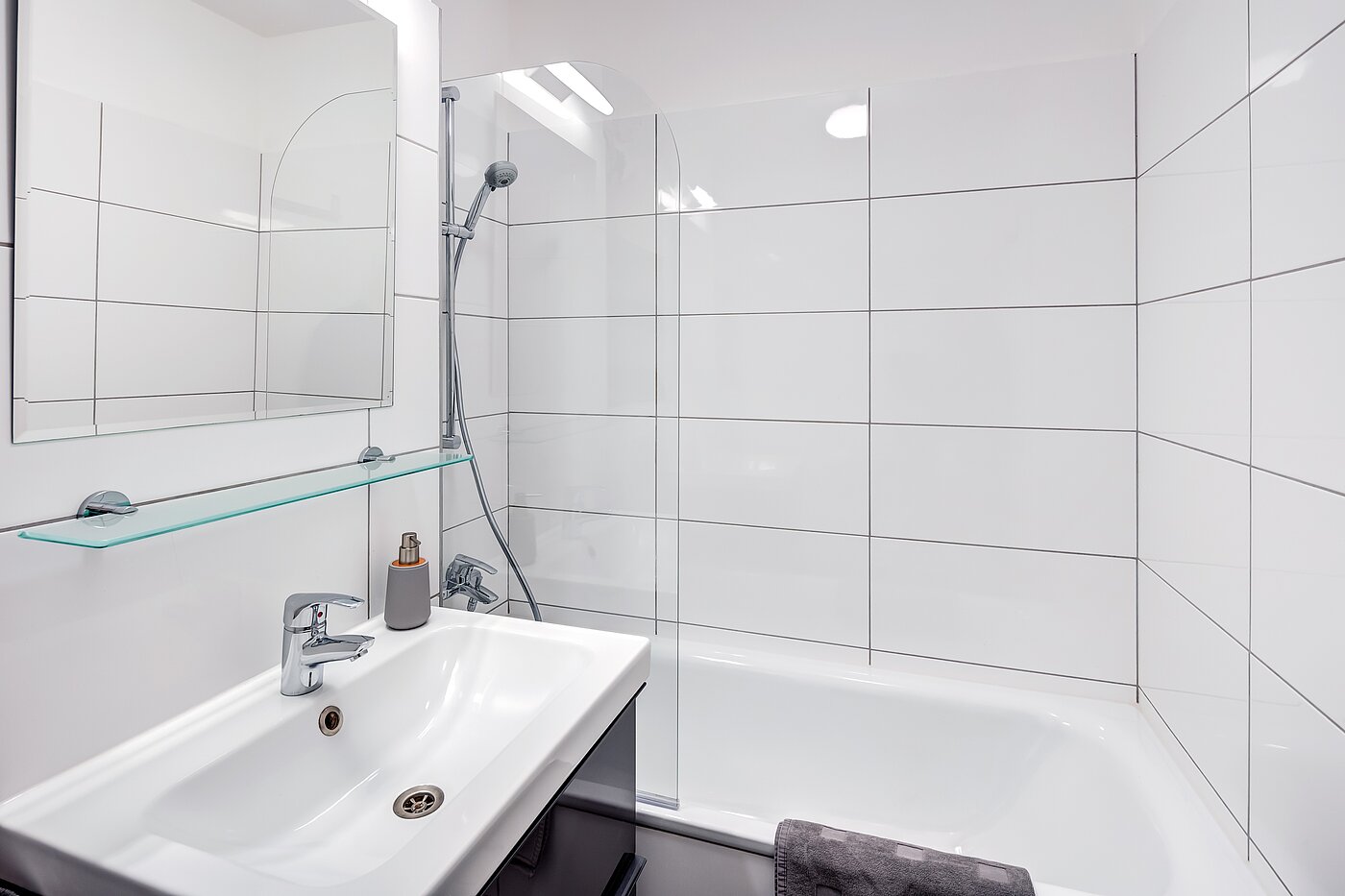 多层公寓 与 1 房间 | München-Ludwigsvorstadt | 70176 | ...mit Badewanne...