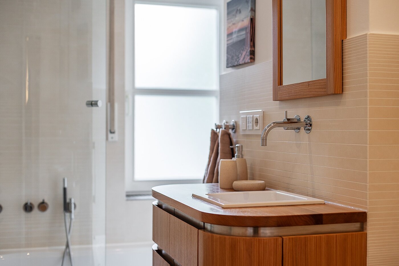 多层公寓 与 3 房间 | München-Harlaching | 2108ML3 | ...Badewanne und Fenster