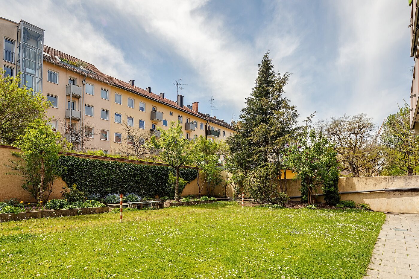 多层公寓 与 2 房间 | München-Maxvorstadt | 2105ML3 | Blühender Innenhof