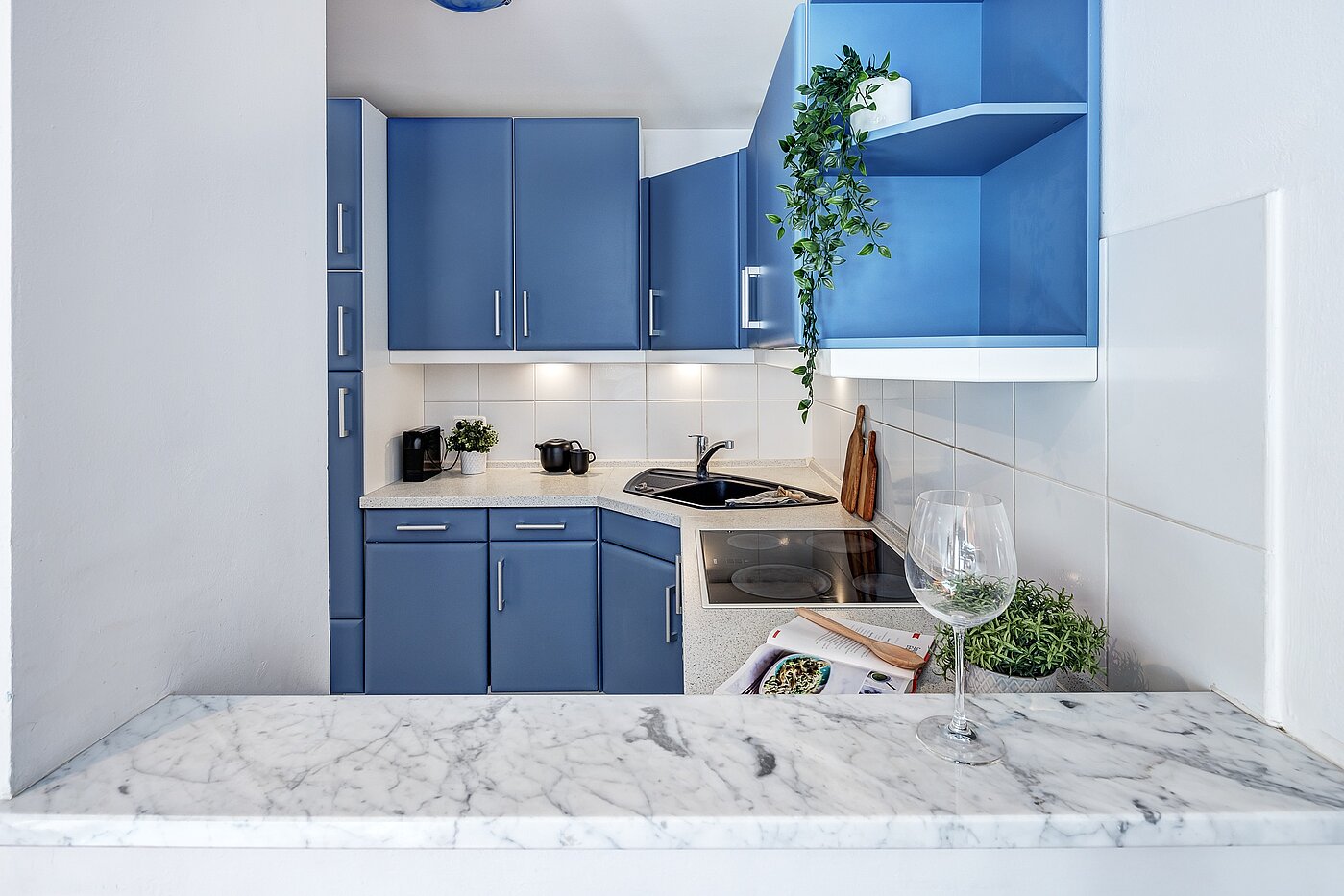 多层公寓 与 3 房间 | München-Schwabing | 2202ML12 | Durchreiche in die Küche