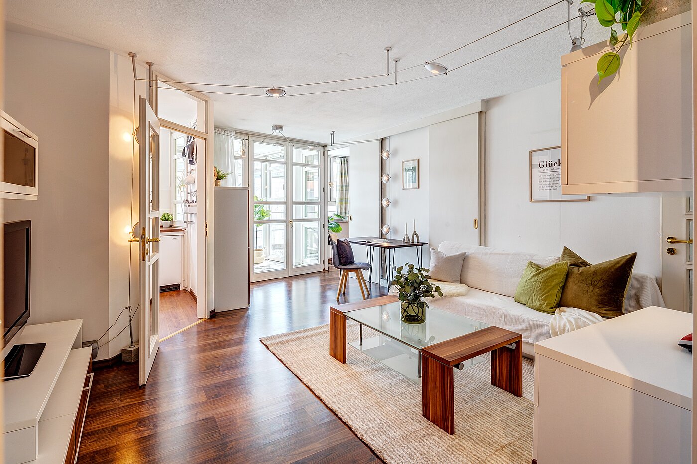 多层公寓 与 2 房间 | München-Schwabing | 2205ML71 | Gemütliches, helles Wohnzimmer