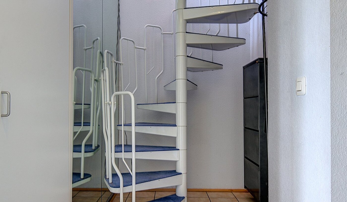 多层公寓 与 2 房间 | Unterschleißheim | 1711ML1 | Wendelreppe zum Dachgeschoss