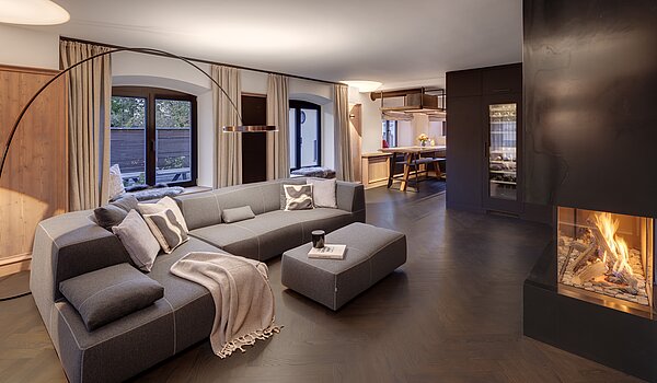 特殊房产 与 15 房间 | Bad Wiessee | 701591 | Chalet I Wohnzimmer mit Kamin