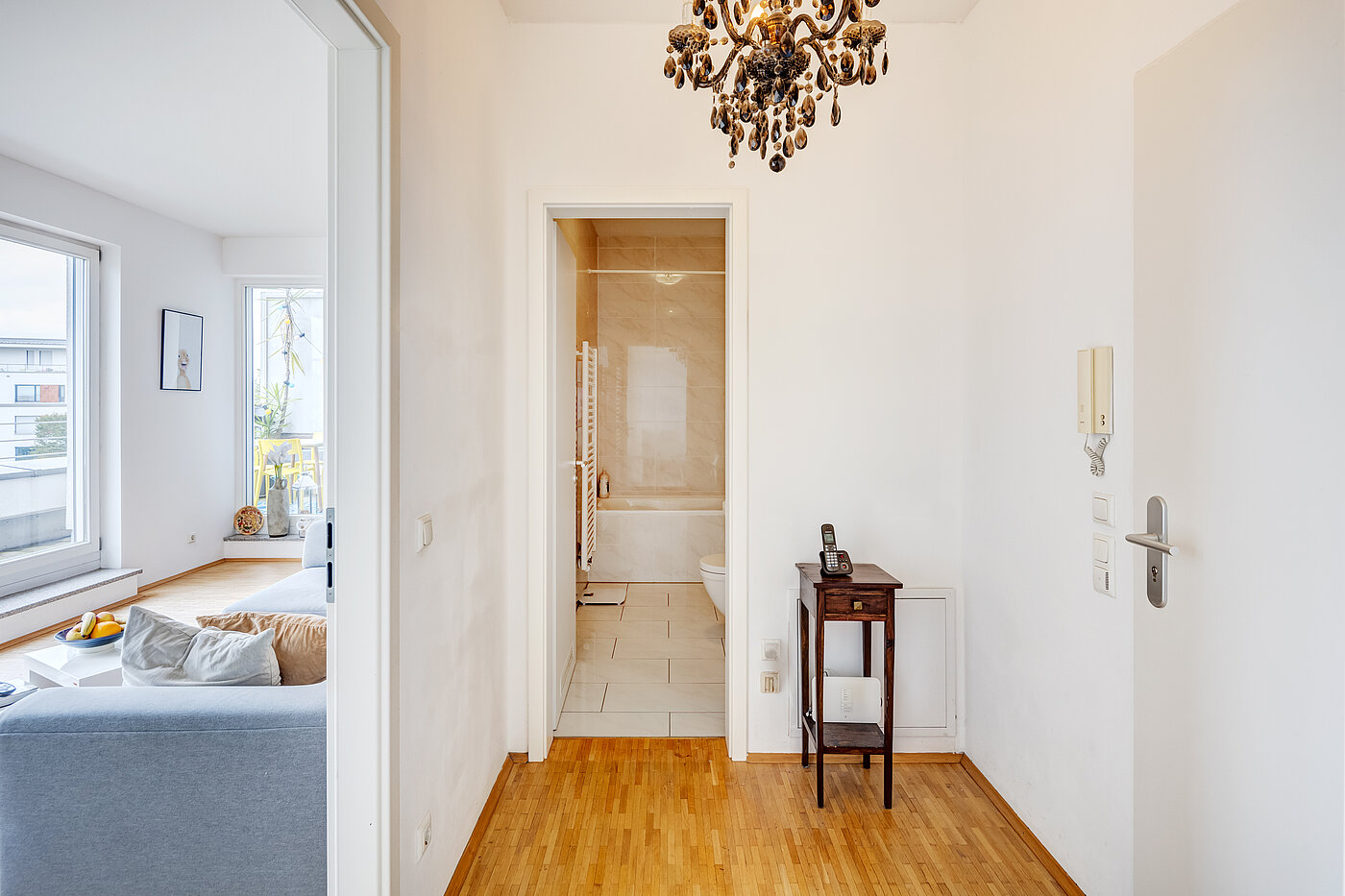 多层公寓 与 2 房间 | München-Schwabing | 70153 | ...und Blickrichtung Wohnzimmer und Bad