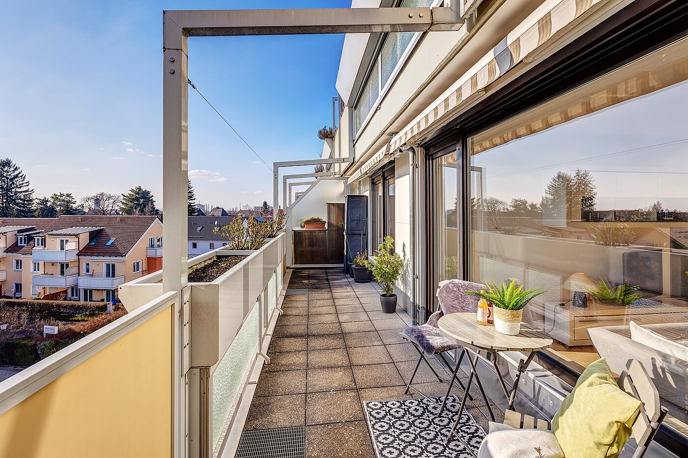 多层公寓 与 3 房间 | Unterschleißheim | 70003 | ...und Balkon