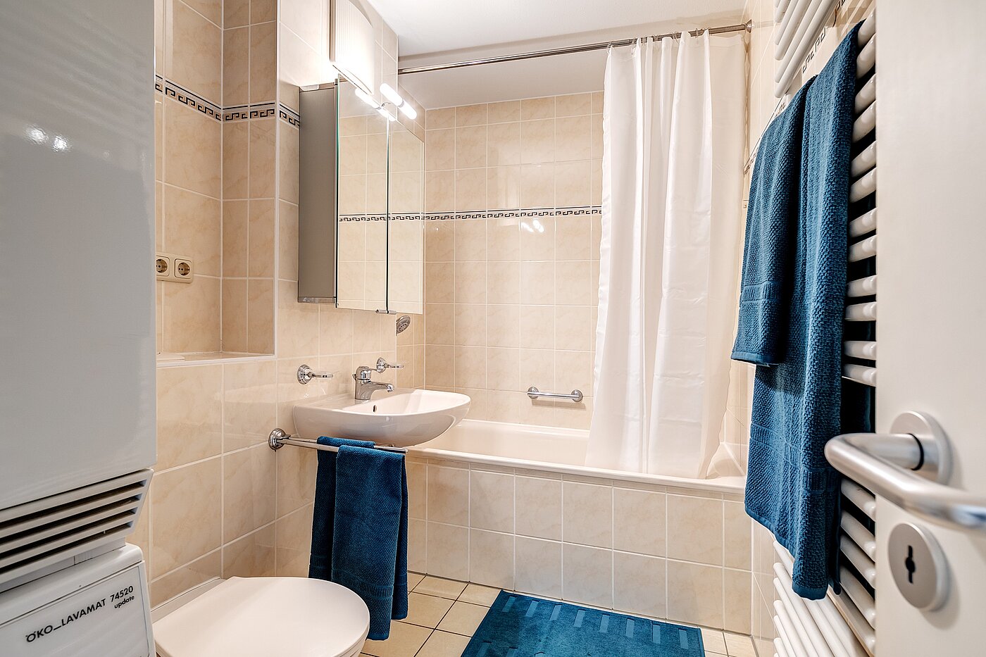 多层公寓 与 4 房间 | 1709ML3 | Bad mit Badewanne....