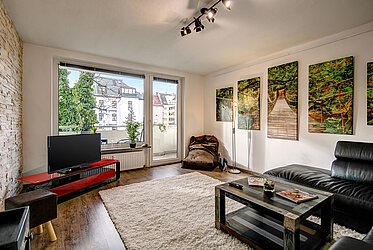 Maxvorstadt：位于安静庭院中的阳光明媚的 2.5 室公寓--空置