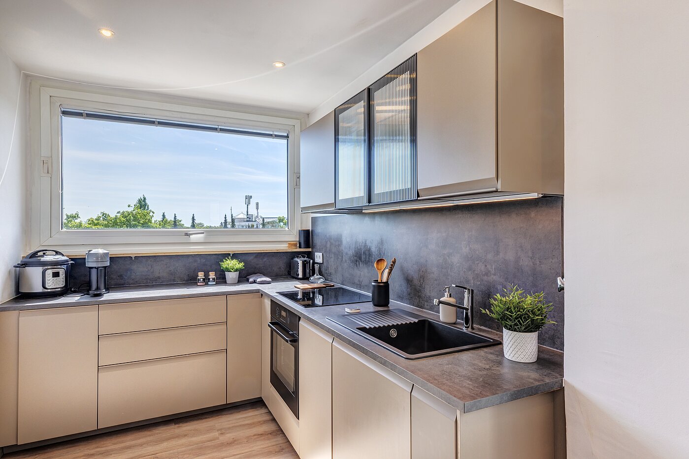 露台公寓 与 3.5 房间 | München-Berg am Laim | 123456 | Moderne Küche